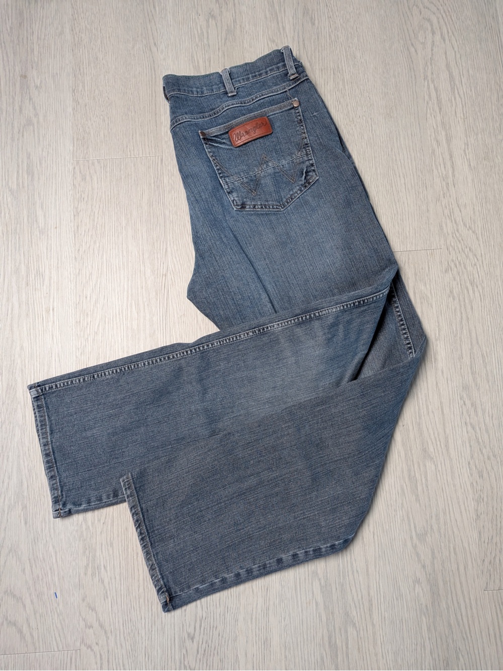 Wrangler Men 38x32 Retro Slim Straight Jean Blue Denim Stretch